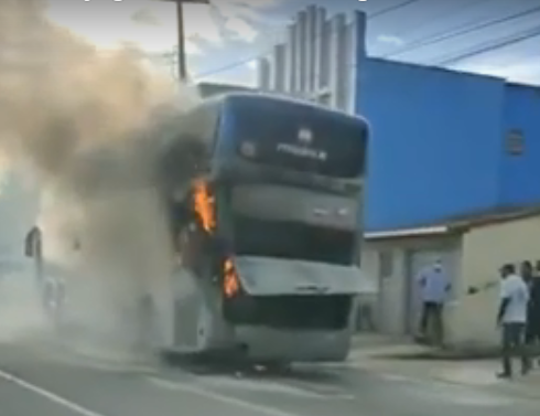 Ônibus do Botafogo PB pega fogo durante viagem para o Sertão Portal