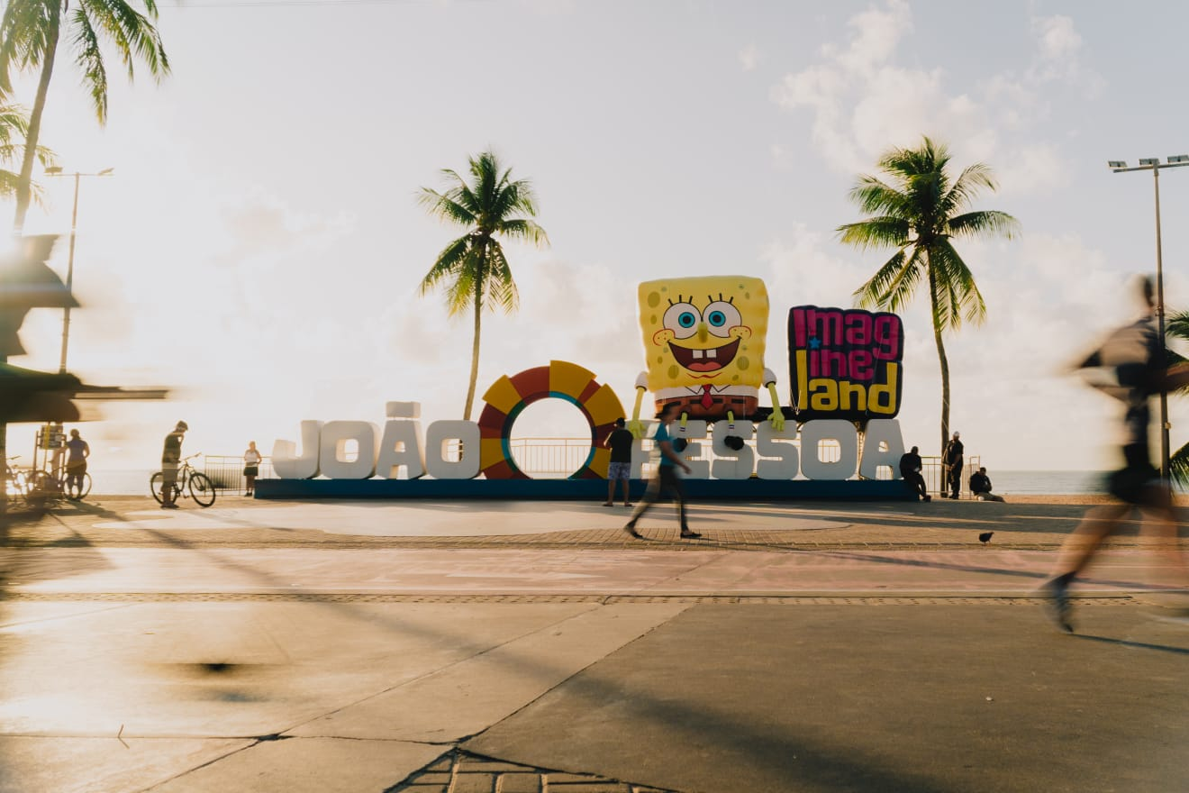 Bob Esponja gigante é exposto na Praia de Tambaú em João Pessoa