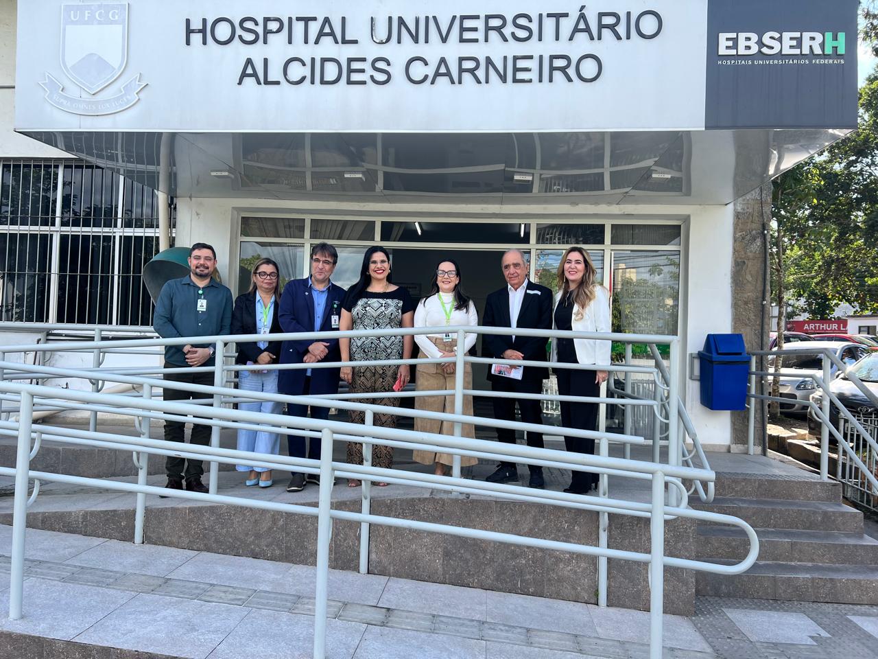 Roberto Cavalcanti e Beatriz Ribeiro visitam Hospital Universitário