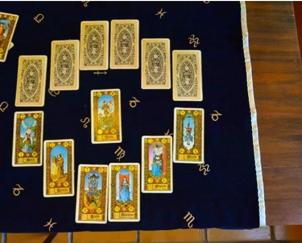 babalorixa-e-tarologo-recomendam-religiosidade-e-pensar-o-coletivo-em-2018
