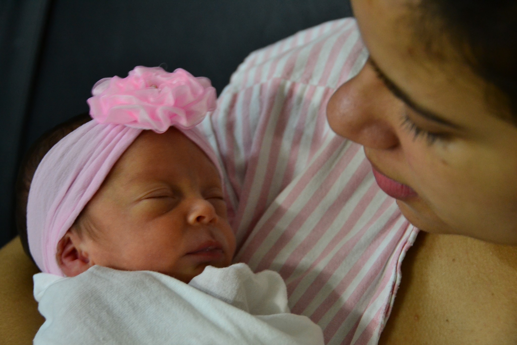 pediatra-orienta-que-maes-evitem-dormir-com-bebes-entenda