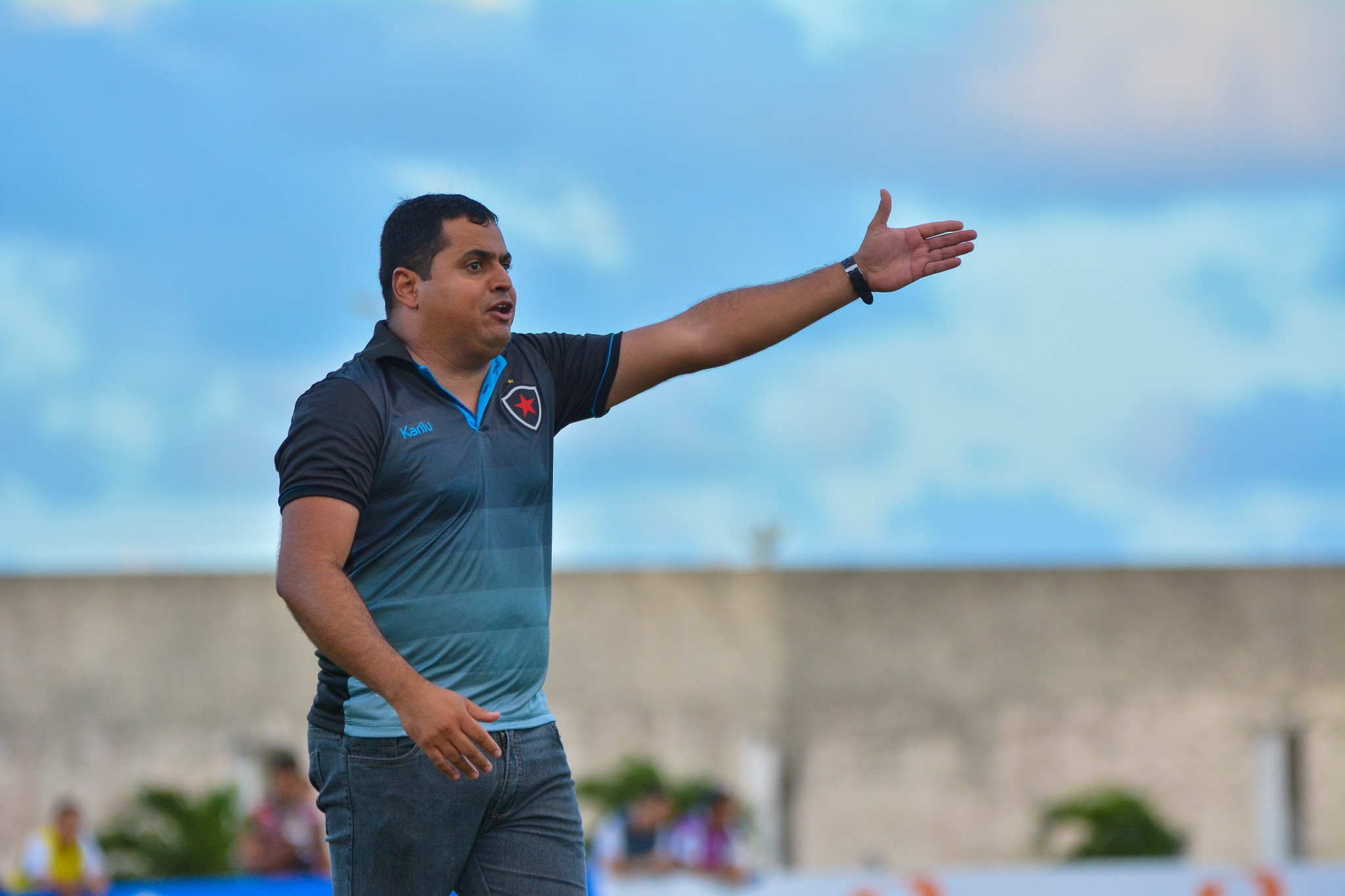leston-nega-panelinha-de-jogadores-e-diz-porque-saiu-do-botafogo-pb