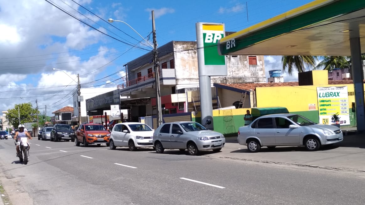 fim-de-semana-chega-com-filas-em-postos-de-joao-pessoa