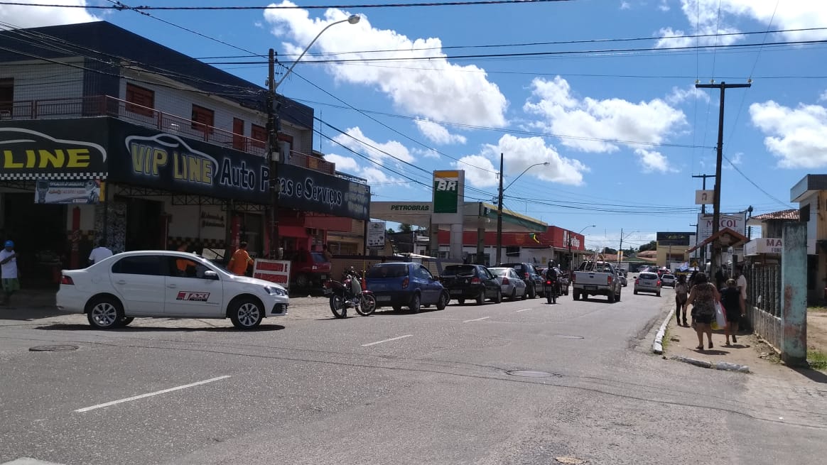 fim-de-semana-chega-com-filas-em-postos-de-joao-pessoa