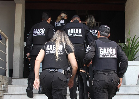 Operação, Rede social