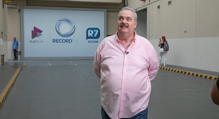 Gilberto Barros em sua visita aos estúdios da Record TV