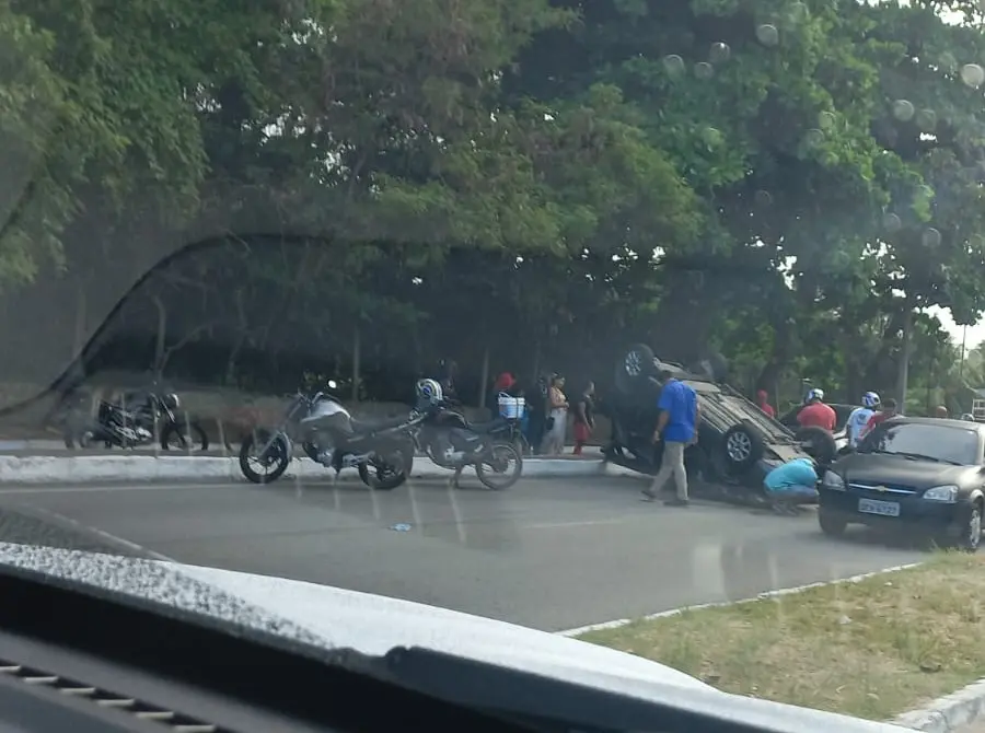 Acidente carro roubado Tancredo Neves João Pessoa