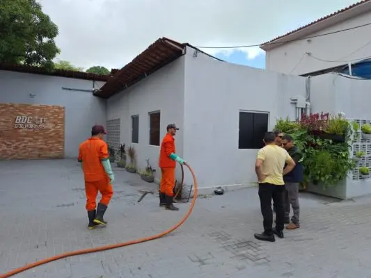 Fiscalização de despejo de esgoto na orla de João Pessoa