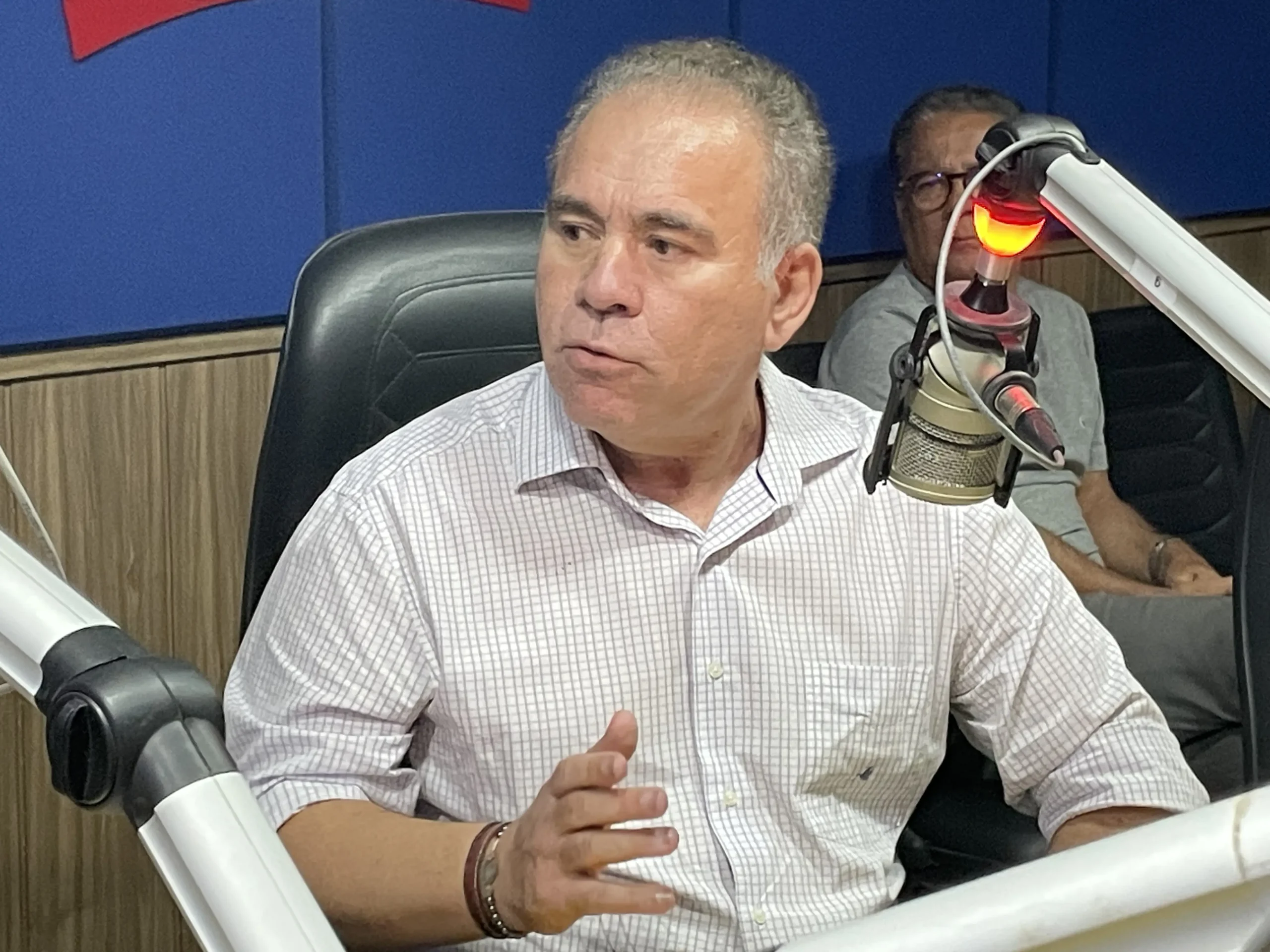 Marcelo Queiroga em entrevista à Rádio Correio 98FM