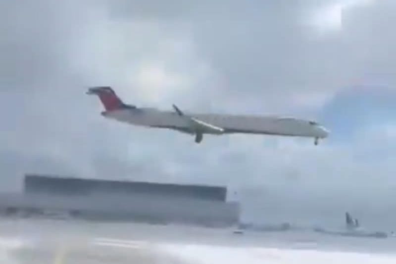 Registro de queda de avião em Toronto (Canadá)