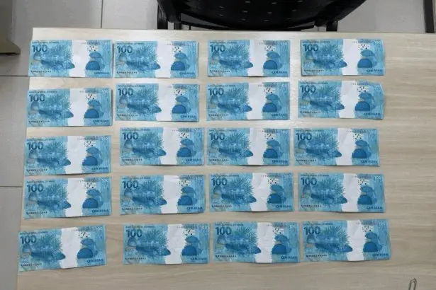 Polícia Federal prende duas pessoas com quase R$ 4 mil em cédulas falsas em Campina Grande