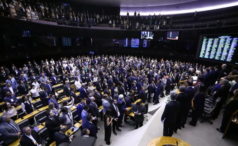 Câmara aprova reajuste de 24% para servidores do Judiciário da União