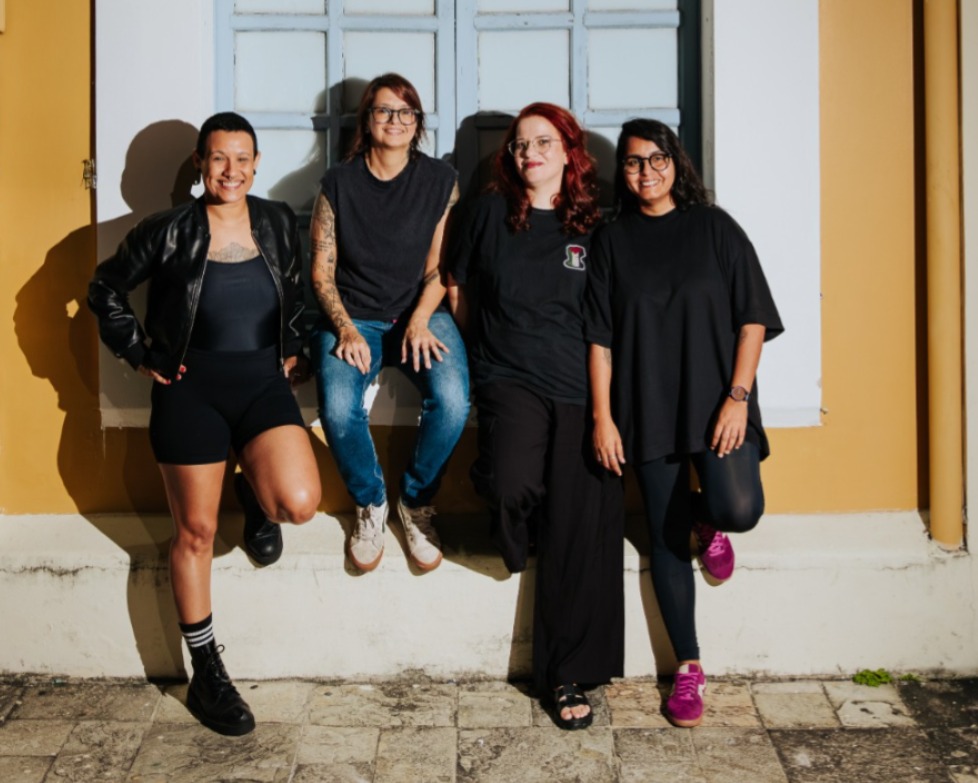 Depois de um ano nos palcos, Long Way Home lança o primeiro single da carreira