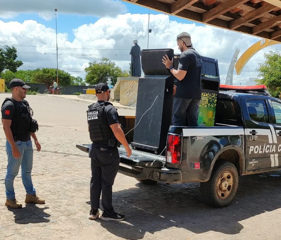 Operação apreende máquinas de jogos ilegais e prende suspeitos de tráfico de drogas, na Paraíba