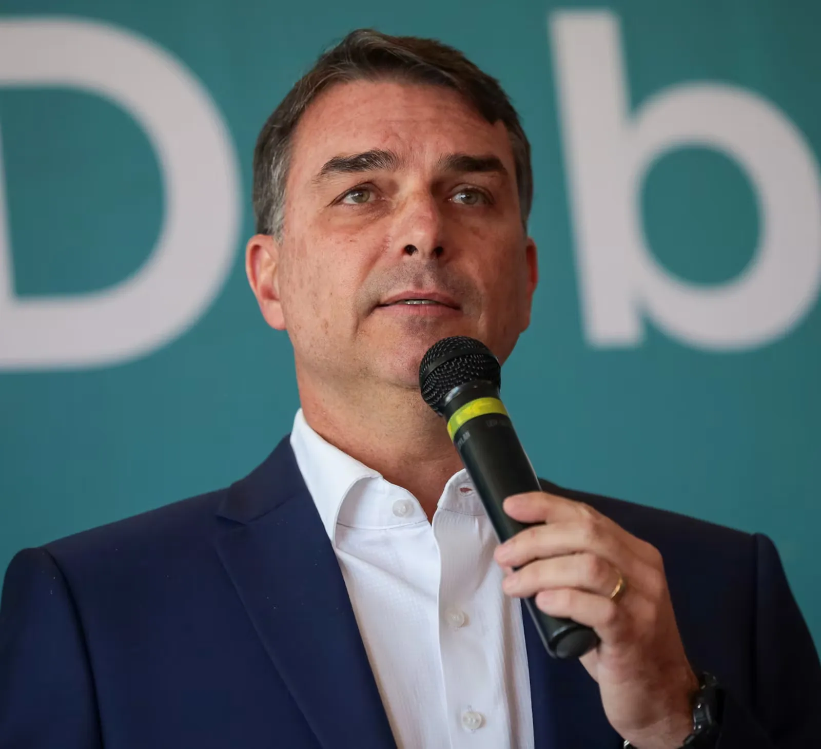 TSE nega ataque hacker em filiação de Flávio Bolsonaro ao Missão