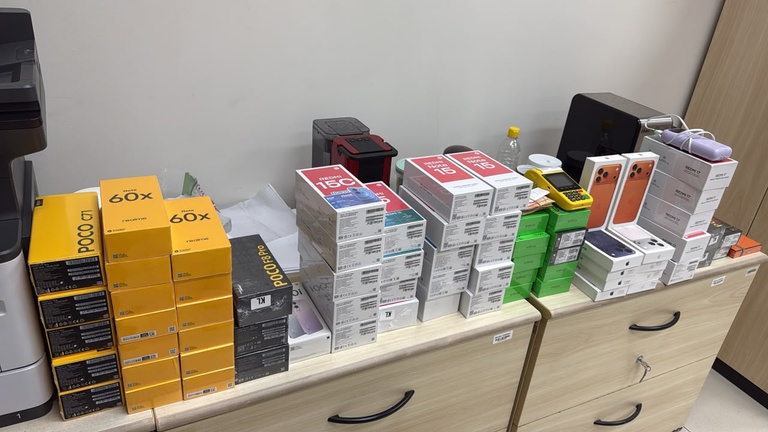 PF prende homem com celulares, relógios e perfumes com irregularidades, em Campina Grande
