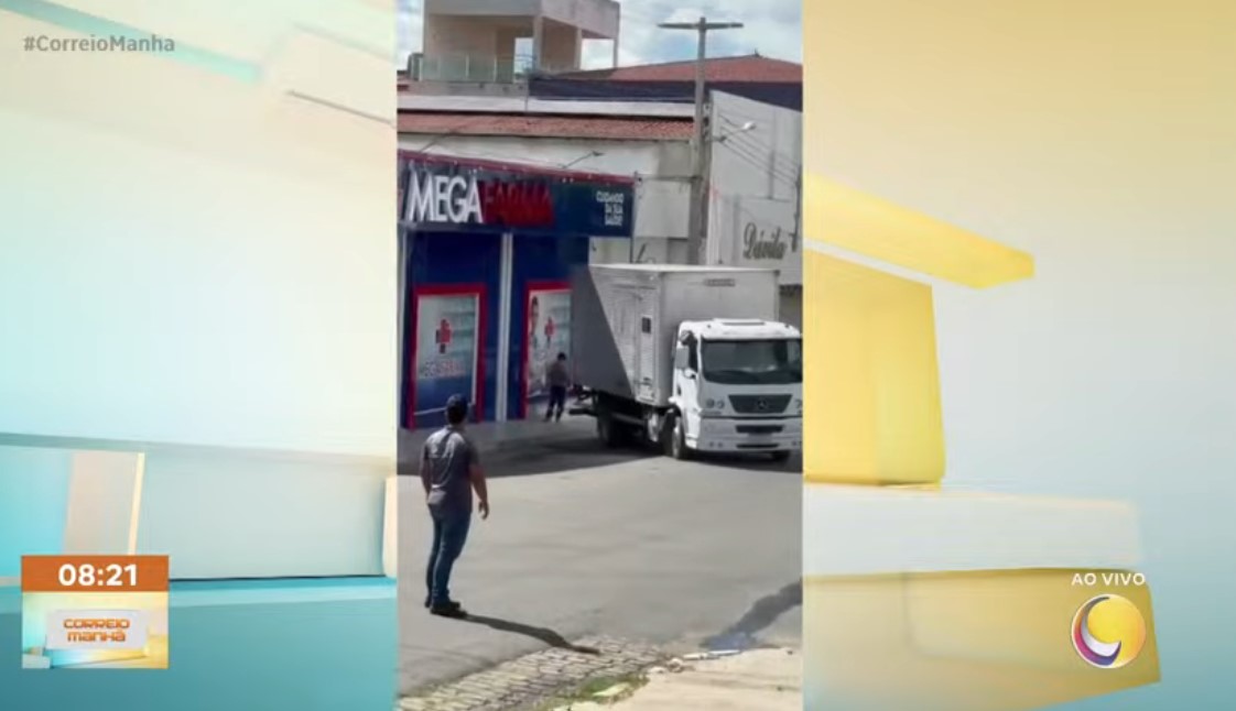 Caminhão sem freio desce ladeira e atropela mulher, no Sertão; vítima teve fratura exposta