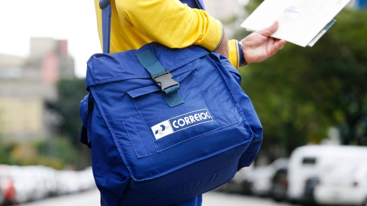 Carteiros estão sendo ameaçados por entregar materiais políticos pelos Correios