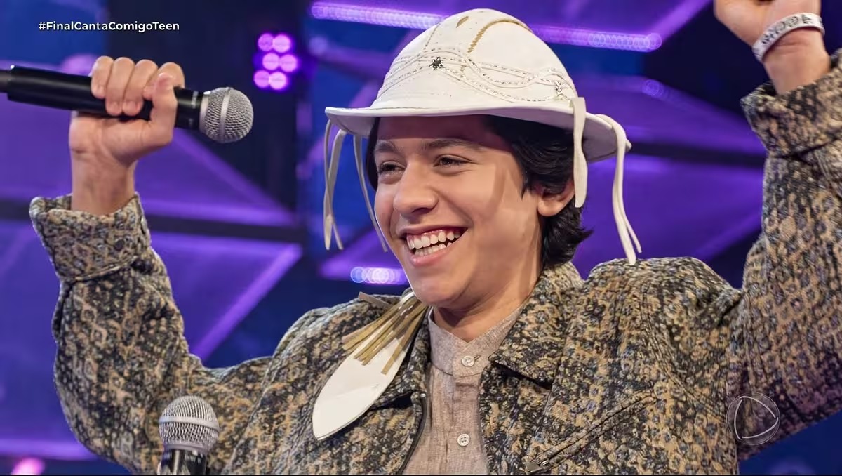 Paraibano Antônio Marques é o grande campeão do Canta Comigo Teen na temporada 2026