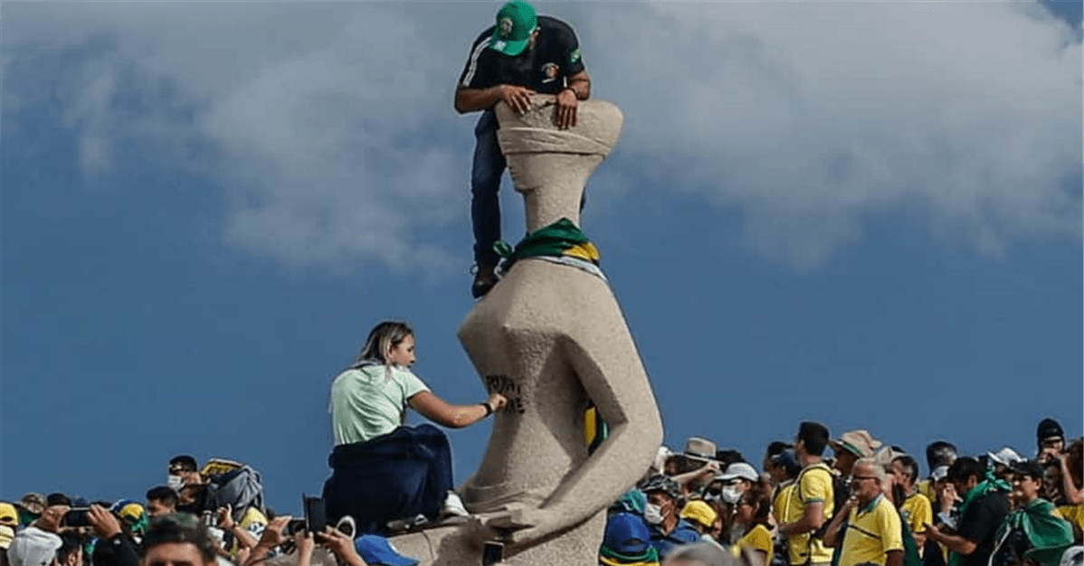 Moraes autoriza remição de pena de dois dias para ‘Débora do Batom’