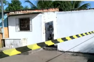 Homem é morto a tiros dentro de casa na frente da esposa e dos filhos, em Santa Rita