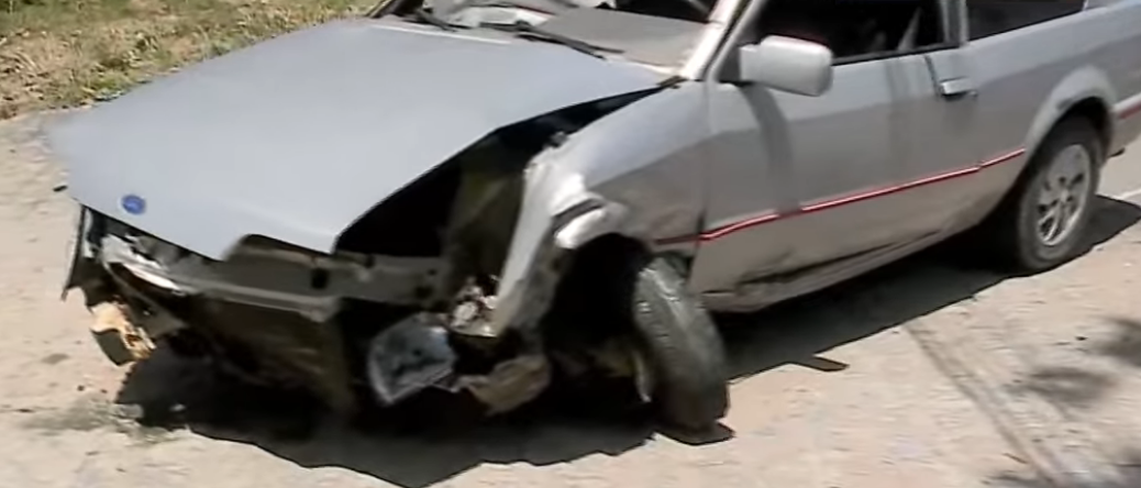 Motorista se distrai e veículo capota na BR-230, em João Pessoa
