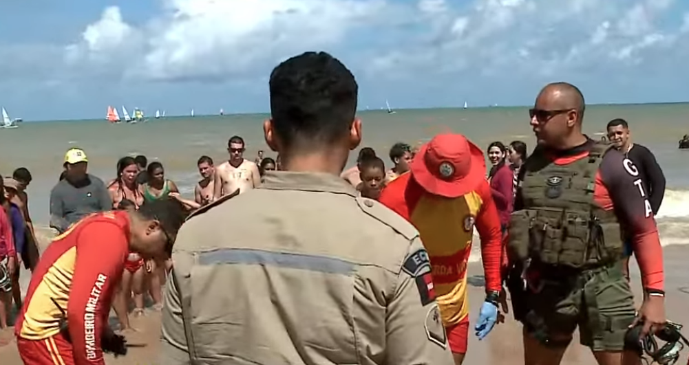 Homem que se afogou em praia de João Pessoa segue internado em estado grave