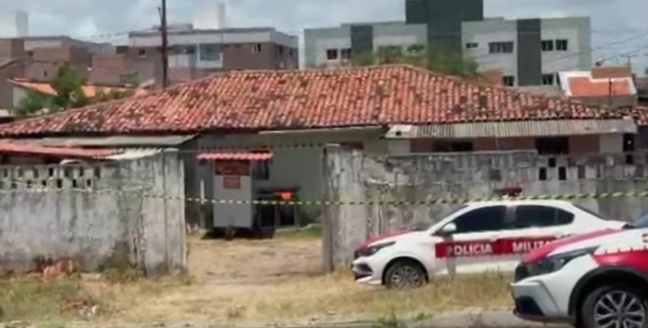 Homem é encontrado morto dentro de casa, um dia após ser assassinado, em Cabedelo