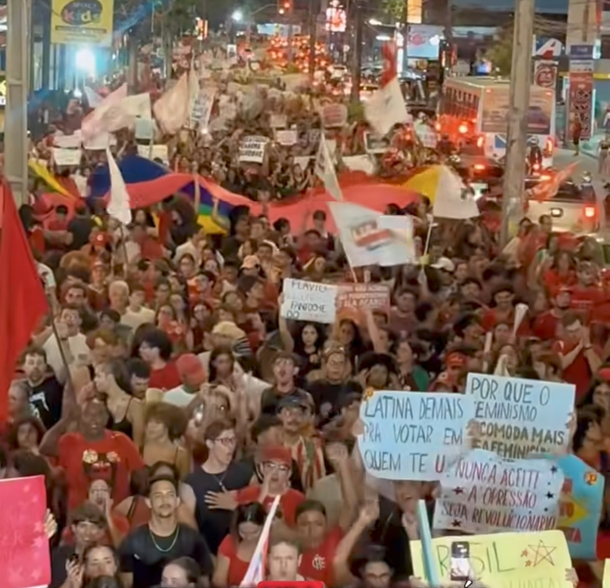Estudantes fazem manifestação de apoio a Lula em João Pessoa