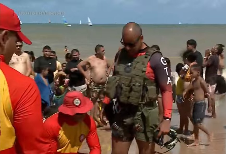 Homem é socorrido após se afogar em praia de João Pessoa