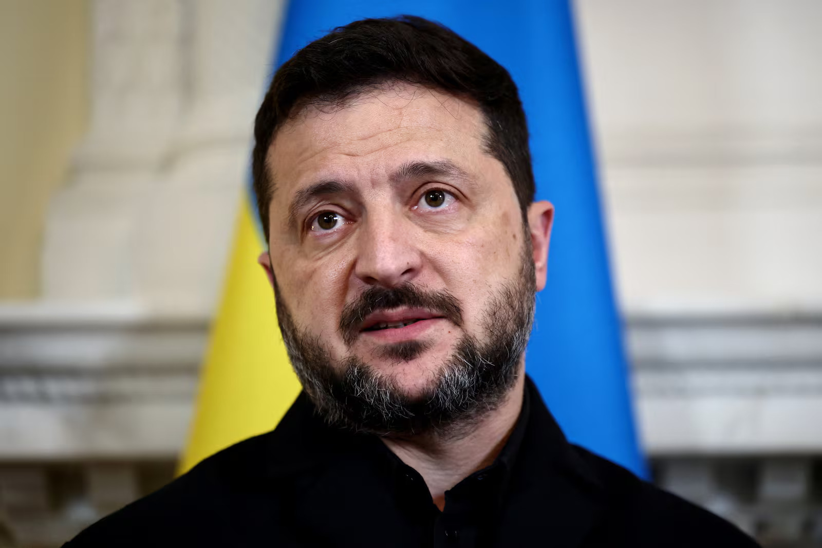 Zelensky diz que é ‘doloroso’ quando Trump escolhe outro lado