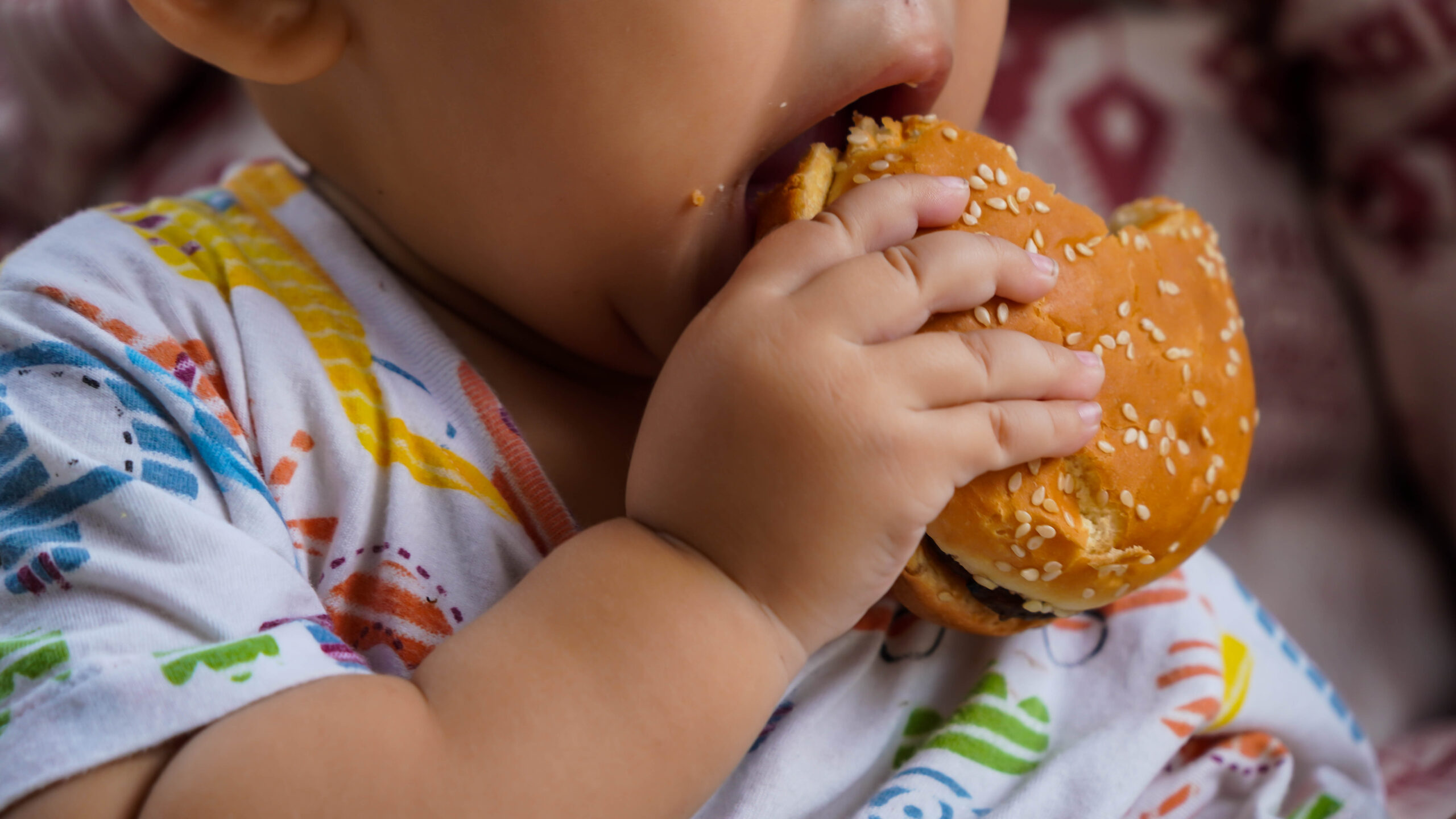 OMS lança primeiro guia de combate a obesidade em crianças e adolescentes