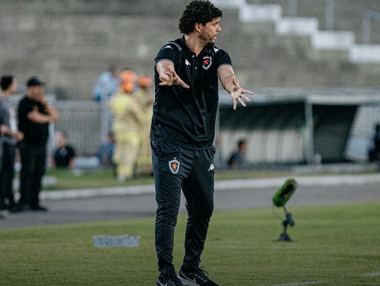 Em meio a mudanças no Botafogo-PB, Victor Ferraz espera definição sobre futuro