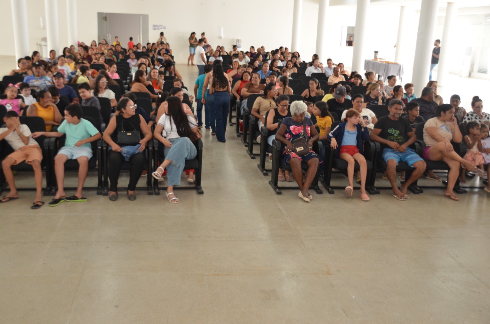 Projeto Olhar Monteiro realiza entrega de mais de 300 óculos a alunos da rede municipal