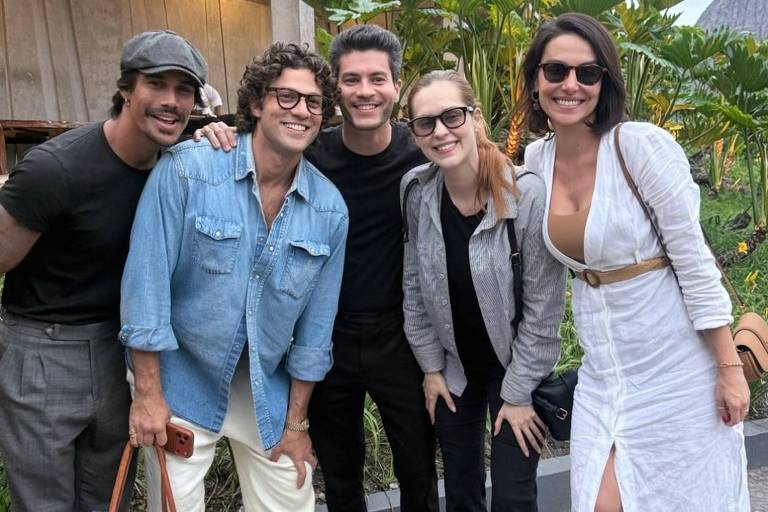 Elenco de Rebelde se reúne em despedida de Lua Blanco
