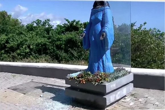 Estrutura de vidro da estátua de Iemanjá é vandalizada novamente, em João Pessoa