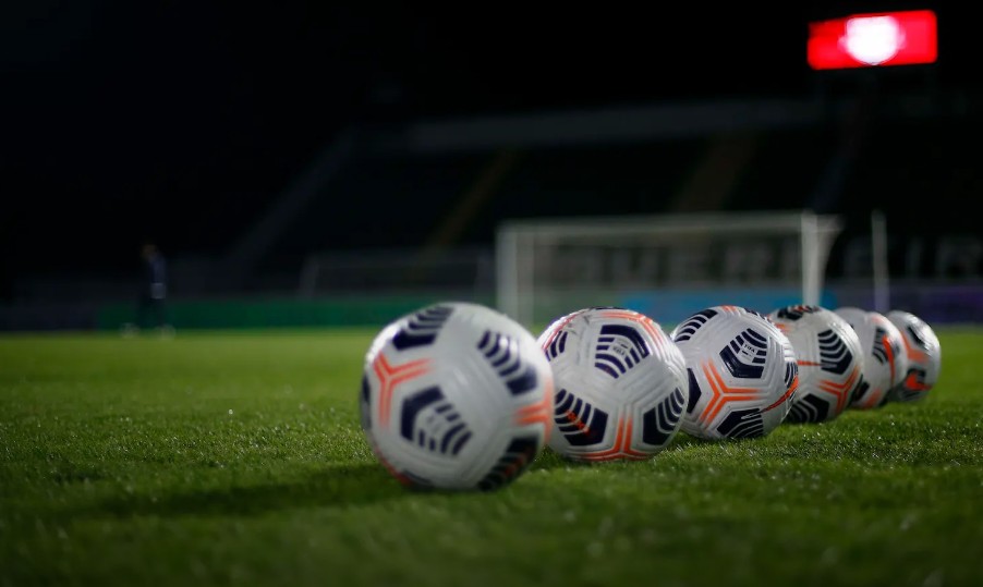 Jogos de hoje no futebol (12/10): confira horários e onde assistir