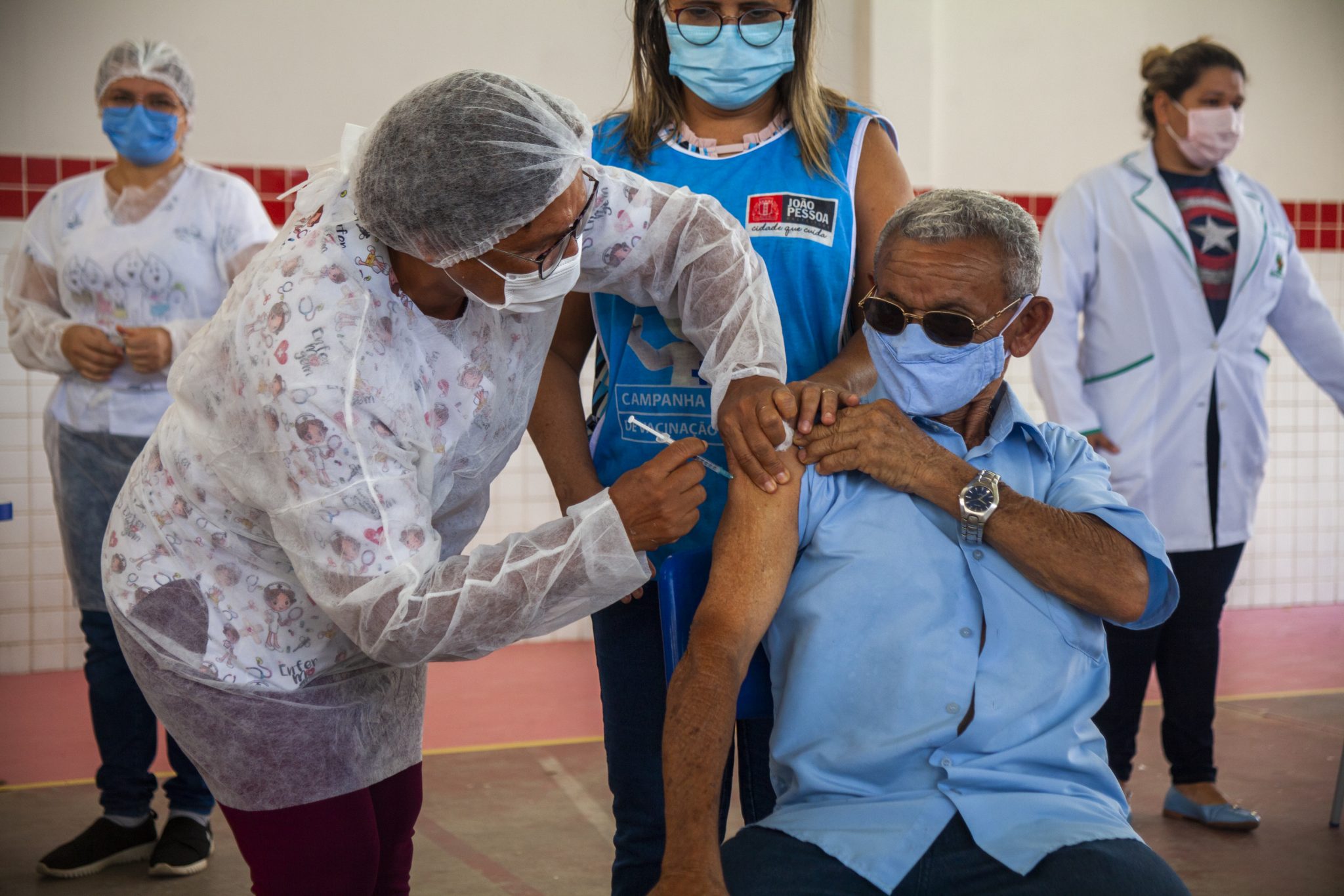 João Pessoa vacina idosos de 77 anos ou mais e transfere ...