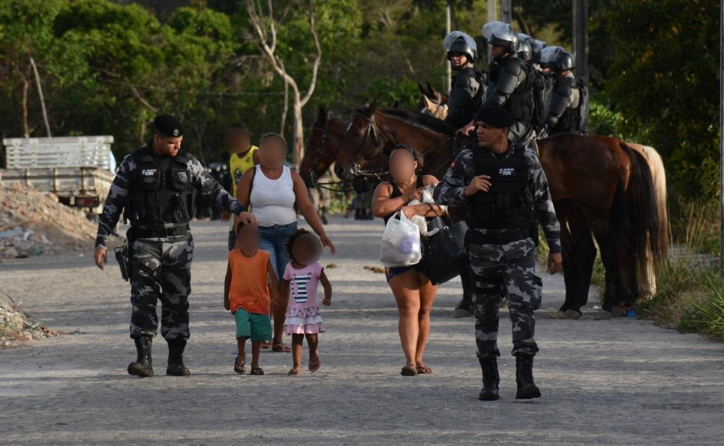 Estima-se que 400 famílias viviam em terras irregulares | Foto: Divulgação/Polícia Militar