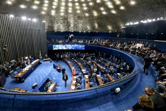 Resultado de imagem para Senado aprova criação do Médicos pelo Brasil